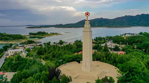 西柏坡干部培训做的第一步，就是抓思想培育。 