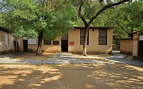 重走西柏坡进京赶考路 2026党建培训的初心传承指南 