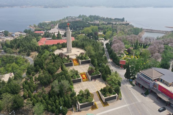 新一代党员扎堆打卡西柏坡 揭秘红色教育破圈魅力 