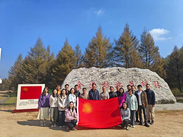 <strong>塞罕坝两天现场教学：在百万亩林海间汲取绿色发展力量</strong> 